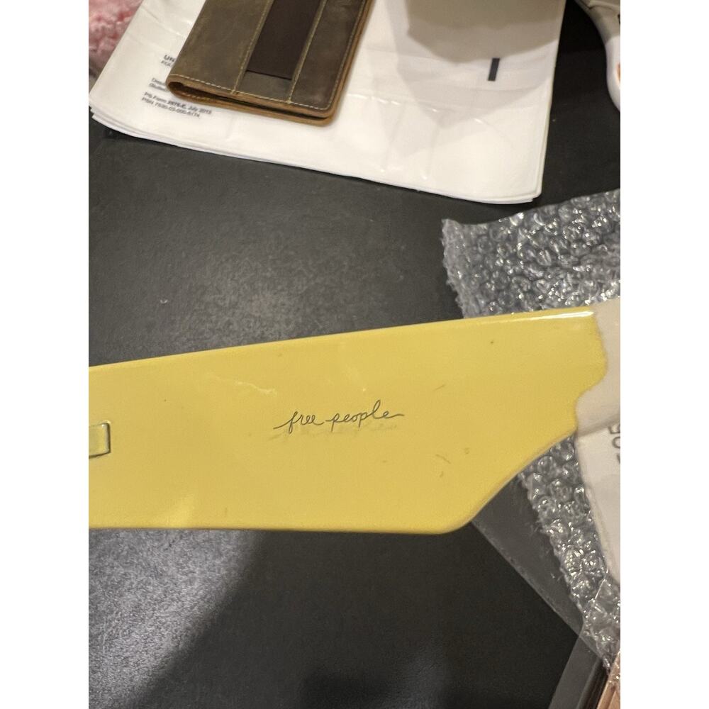 Free People Yellow Oversized Sunglasses - Picture 5 of 6